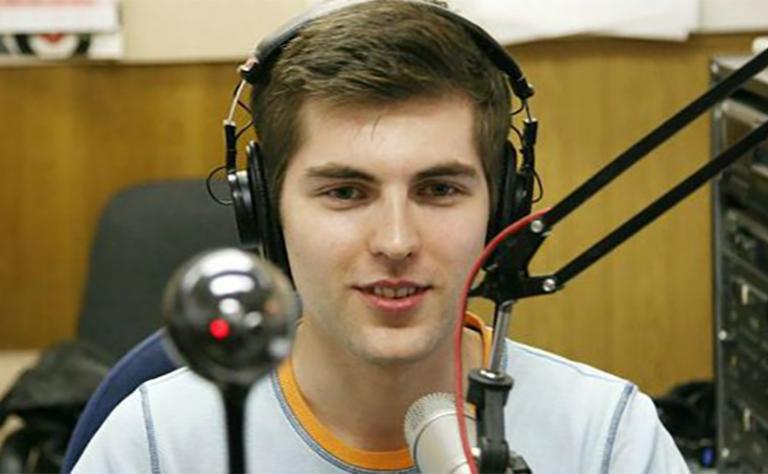 На фото: молодой Дмитрий Борисов на радио &laquo;Эхо Москвы&raquo;