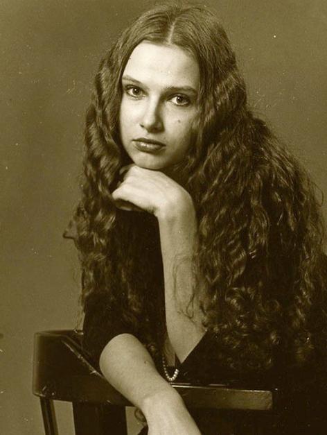 На фото: Эвелина в молодости
