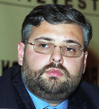 На фото: Андрей Хазин - генеральный директор "Республиканского Центра Развития Предпринимательства" на "Круглом столе" "Корпоративное управление: уроки для российских компаний", 2002
