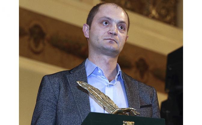 На фото: специальный корреспондент "КП" Александр Коц, ставший лауреатом премии "Золотое перо России" Союза журналистов, на церемонии награ