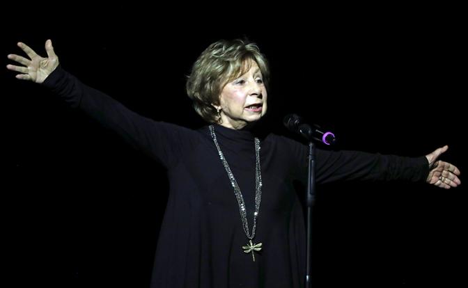 На фото: актриса Лия Ахеджакова во время выступления