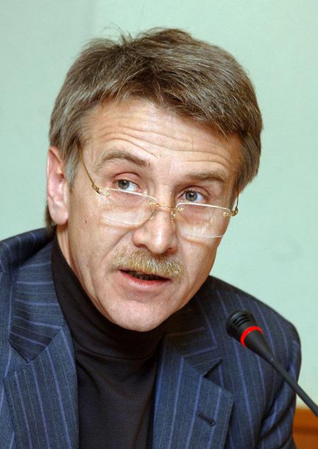 На фото: председатель Правления ОАО «НОВАТЭК» Леонид Михельсон во время заседания Наблюдательного совета Российского газового общества в Государственной думе РФ, 2006