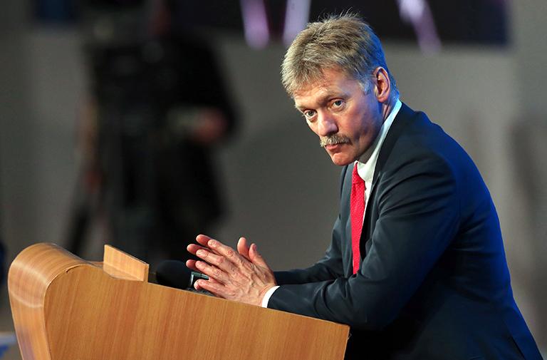 Пресс-секретарь президента РФ Дмитрий Песков на большой ежегодной пресс-конференции президента России Владимира Путина