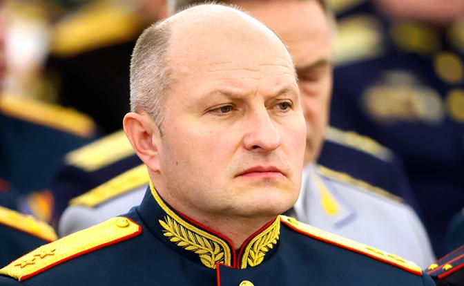 На фото: министр РФ по делам гражданской обороны, чрезвычайным ситуациям и ликвидации последствий стихийных бедствий (МЧС) Александр Курен