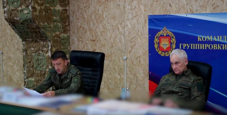На фото (справа налево): министр обороны РФ Андрей Белоусов и командующий группировкой войск &laquo;Восток&raquo; генерал-полковник Петр Болгарев, 2026 год.