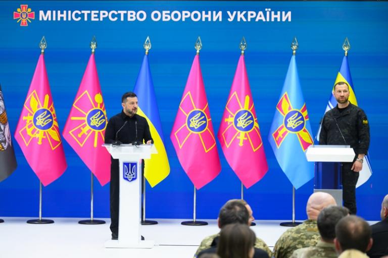 На фото: президент Владимир Зеленский назначает Евгения Хмару 20.08.2026 новым министром обороны Украины.