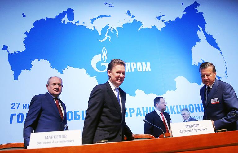 На фото: заместитель председателя ОАО "Газпром" Виталий Маркелов, председатель правления ОАО "Газпром" Алексей Миллер (слева направо) и председатель совета директоров ОАО "Газпром" Виктор Зубков (справа) перед общим годовым собранием акционеров ОАО "Газпром"