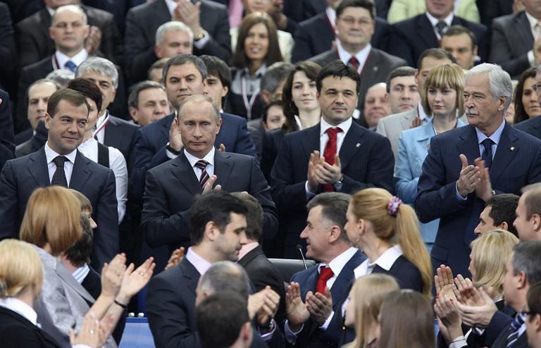 На фото: президент РФ Дмитрий Медведев, премьер-министр РФ Владимир Путин, руководитель Центрального исполнительного комитета партии "Единая Россия" Андрей Воробьев и спикер Госдумы Борис Грызлов (слева направо) на съезде партии «Единая Россия», 2008 год